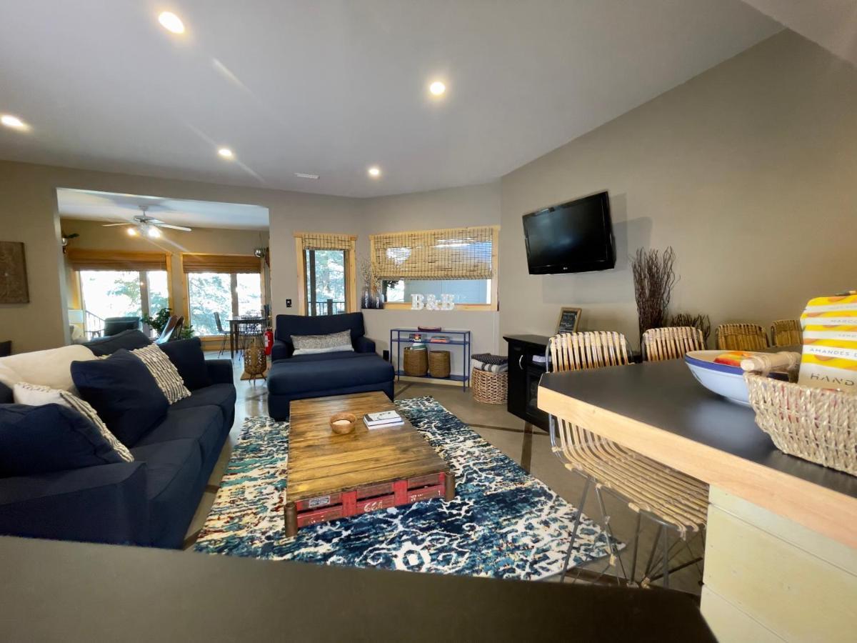 Blanchard Mountain Bnb Канмор Экстерьер фото